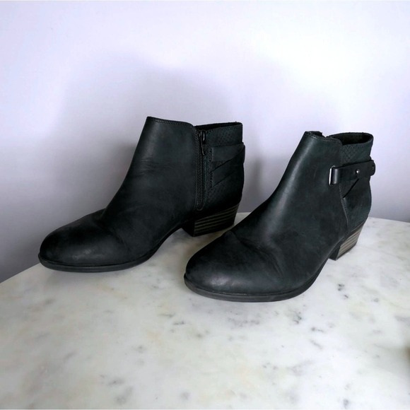 Clarks Collection Wmns Black Ankle Moto Strappy Boots Size 7.5 US Comfort Low - Picture 1 of 8